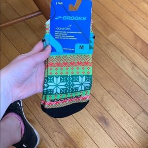 brooks women’s xmas socks!